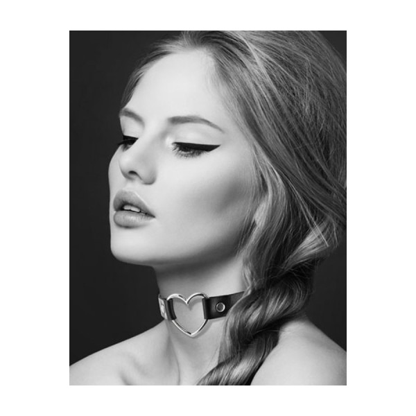 Collier en cuir noir SM avec coeur métal argenté 
